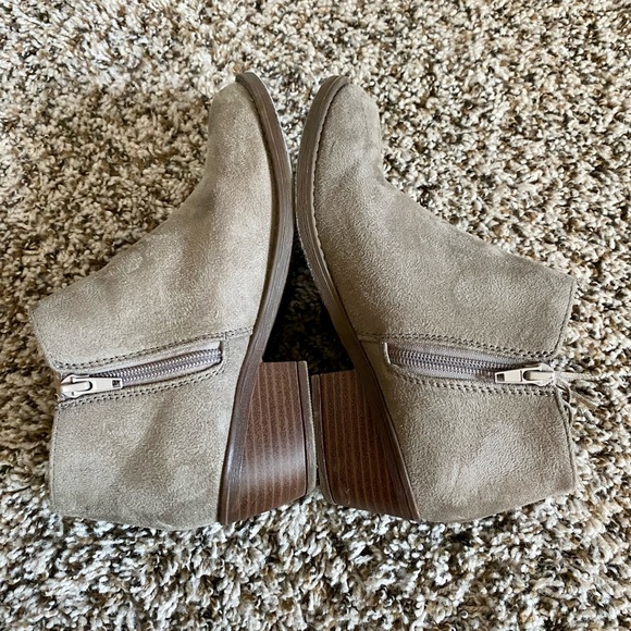 Soda taupe suede fringe fall ankle boots 6.5 - Picture 5 of 6